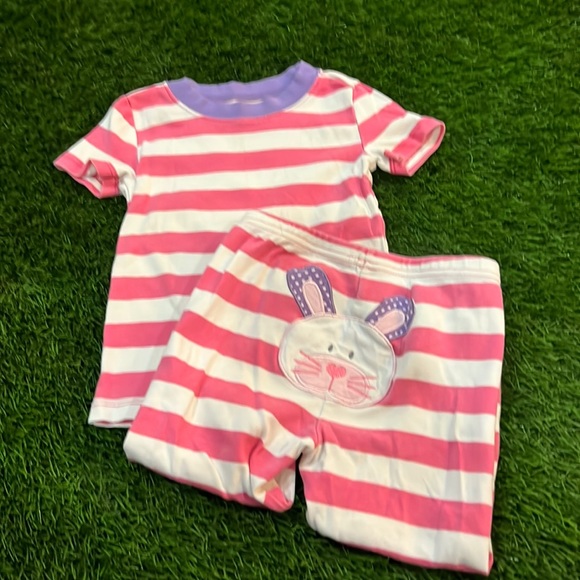 The Children’s Place Pajama Set - Bunny Butt - Picture 1 of 5